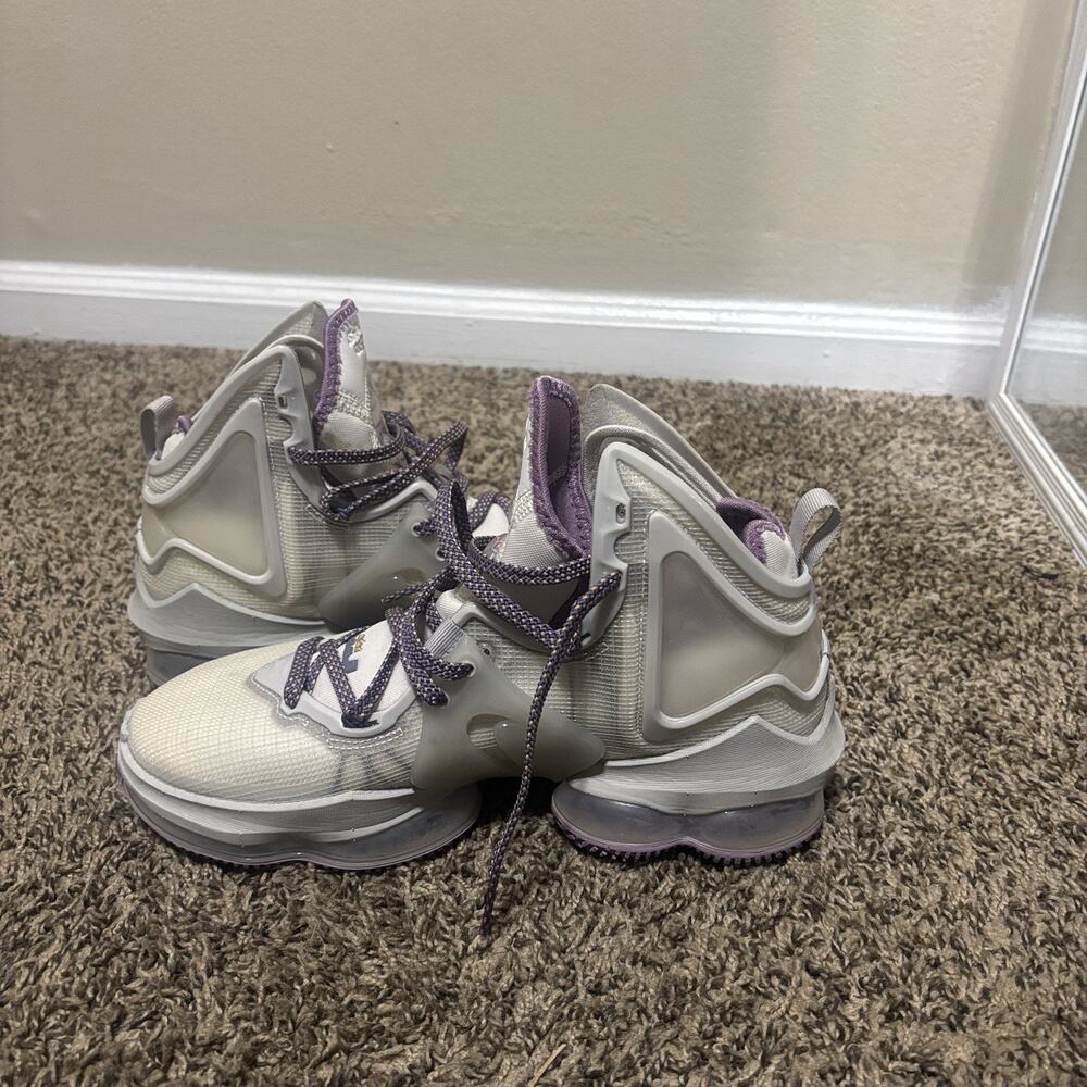 Nike LeBron 19 Strive For Greatness Size 8 Mens White Purple Basketball Shoes